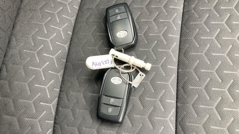 Toyota Yaris Cross 1.5 Hybrid Icon 5dr CVT Hybrid Estate - Image 28
