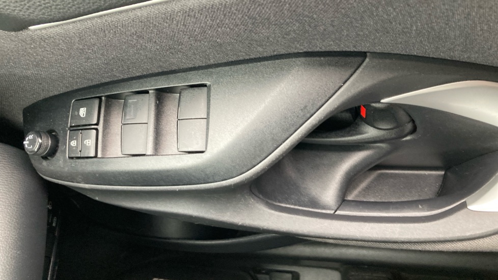 Toyota Yaris Cross 1.5 Hybrid Icon 5dr CVT Hybrid Estate - Image 29