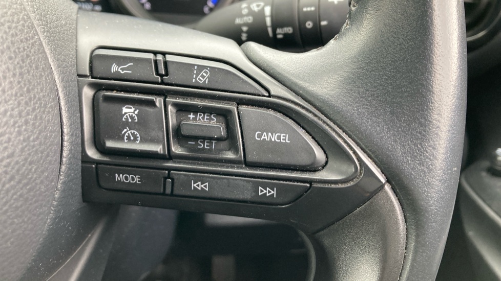 Toyota Yaris Cross 1.5 Hybrid Icon 5dr CVT Hybrid Estate - Image 30