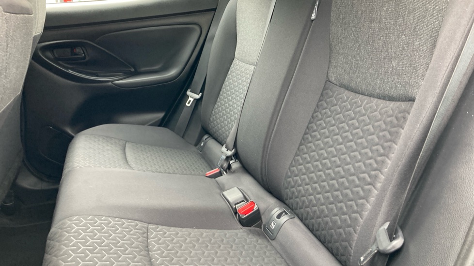 Toyota Yaris Cross 1.5 Hybrid Icon 5dr CVT Hybrid Estate - Image 39
