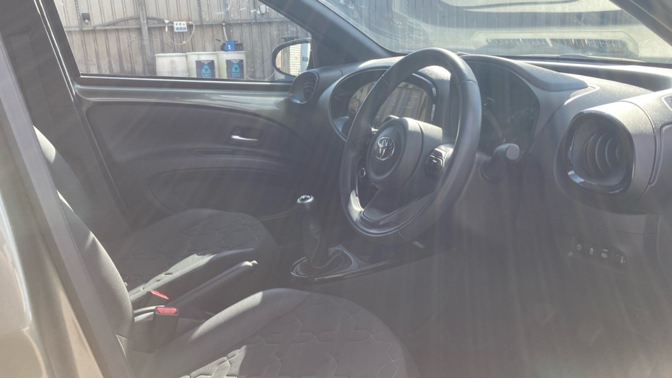Toyota Aygo X 1.0 VVT-i Exclusive 5dr Petrol Hatchback - Image 12