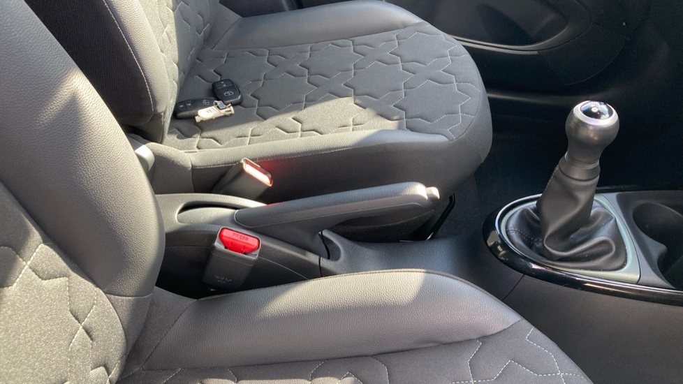 Toyota Aygo X 1.0 VVT-i Exclusive 5dr Petrol Hatchback - Image 18