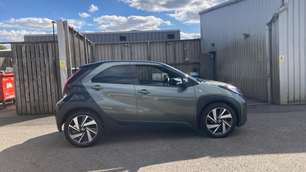 Toyota Aygo X 1.0 VVT-i Exclusive 5dr Petrol Hatchback - Image 23