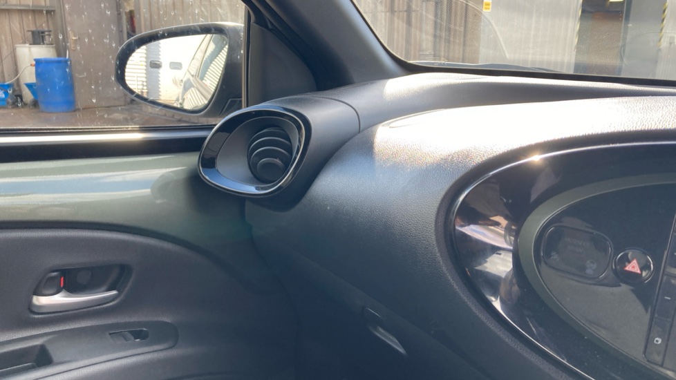 Toyota Aygo X 1.0 VVT-i Exclusive 5dr Petrol Hatchback - Image 27