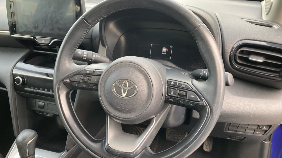 Toyota Yaris Cross 1.5 Hybrid Icon 5dr CVT Hybrid Estate - Image 10