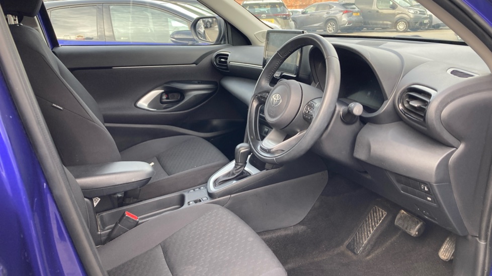 Toyota Yaris Cross 1.5 Hybrid Icon 5dr CVT Hybrid Estate - Image 12