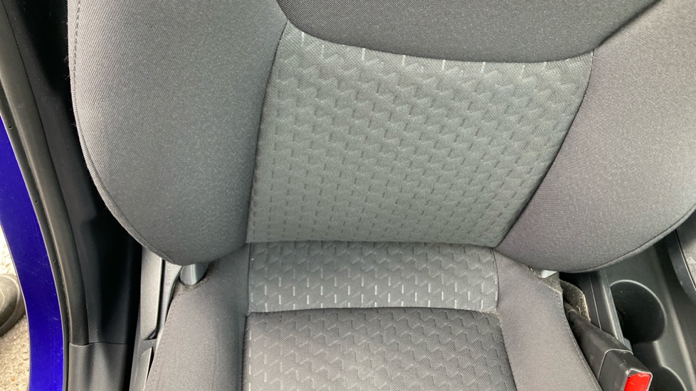 Toyota Yaris Cross 1.5 Hybrid Icon 5dr CVT Hybrid Estate - Image 14