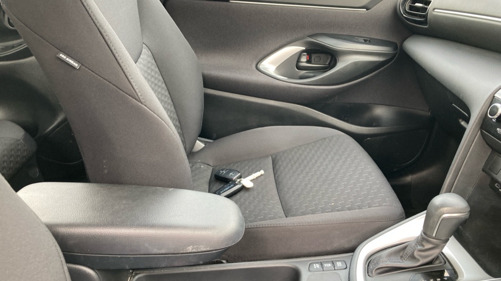Toyota Yaris Cross 1.5 Hybrid Icon 5dr CVT Hybrid Estate - Image 18