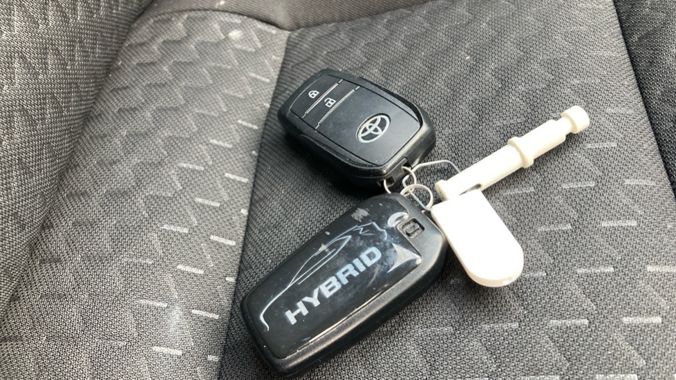 Toyota Yaris Cross 1.5 Hybrid Icon 5dr CVT Hybrid Estate - Image 28