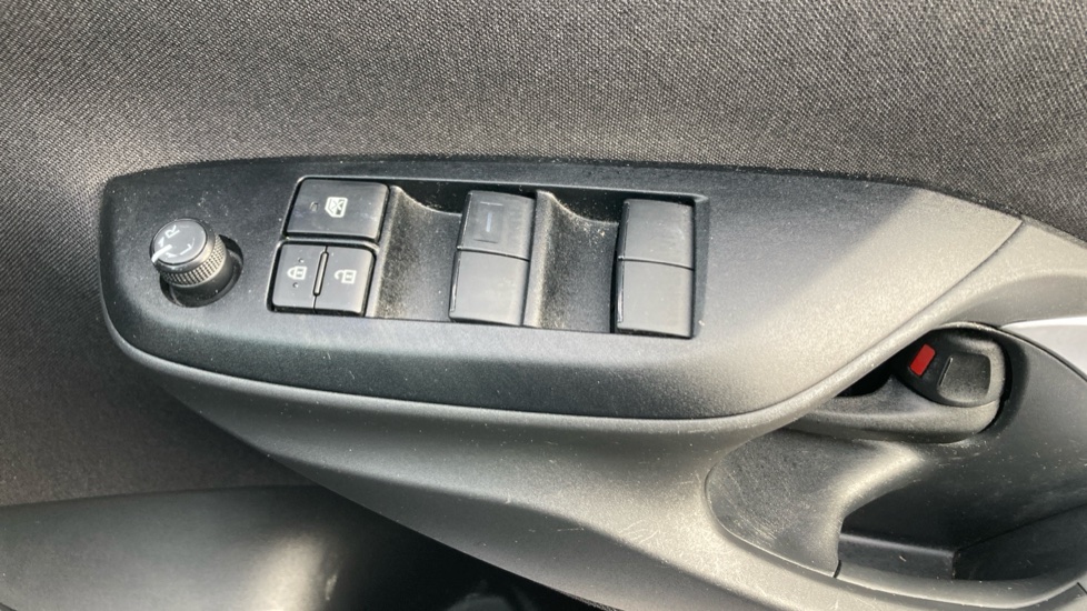 Toyota Yaris Cross 1.5 Hybrid Icon 5dr CVT Hybrid Estate - Image 32
