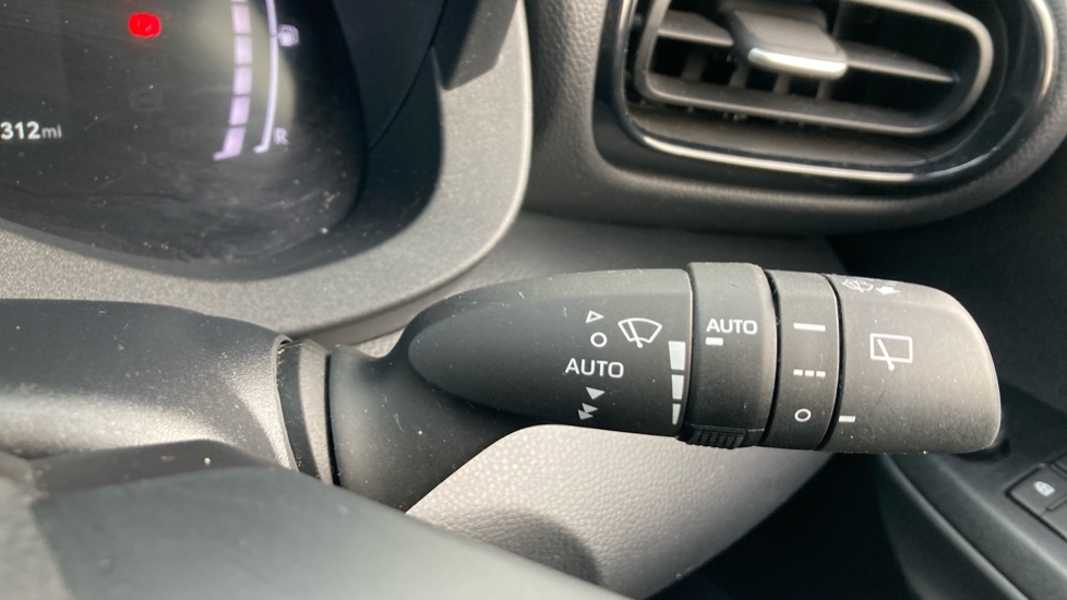 Toyota Yaris Cross 1.5 Hybrid Icon 5dr CVT Hybrid Estate - Image 33