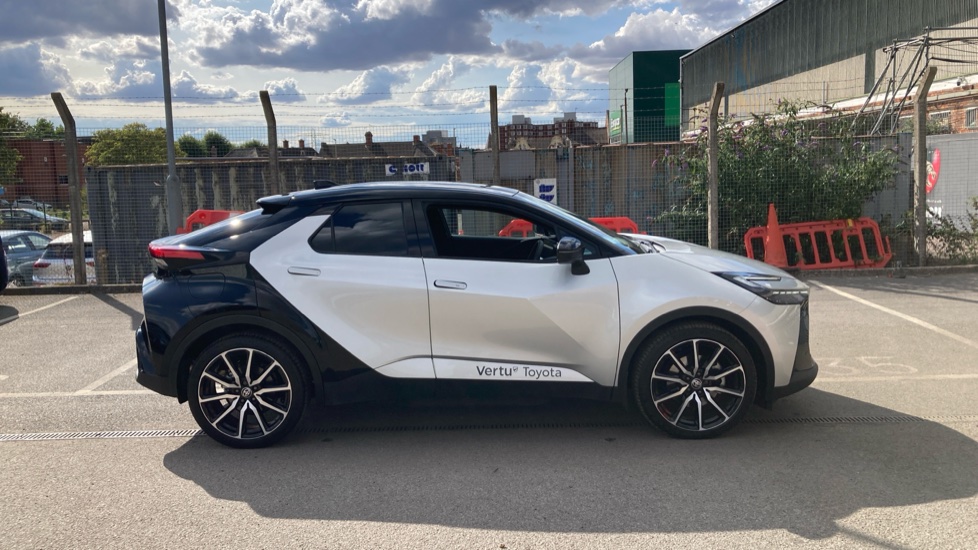 Toyota C-HR 2.0 PHEV GR Sport 5dr CVT Hatchback - Image 23