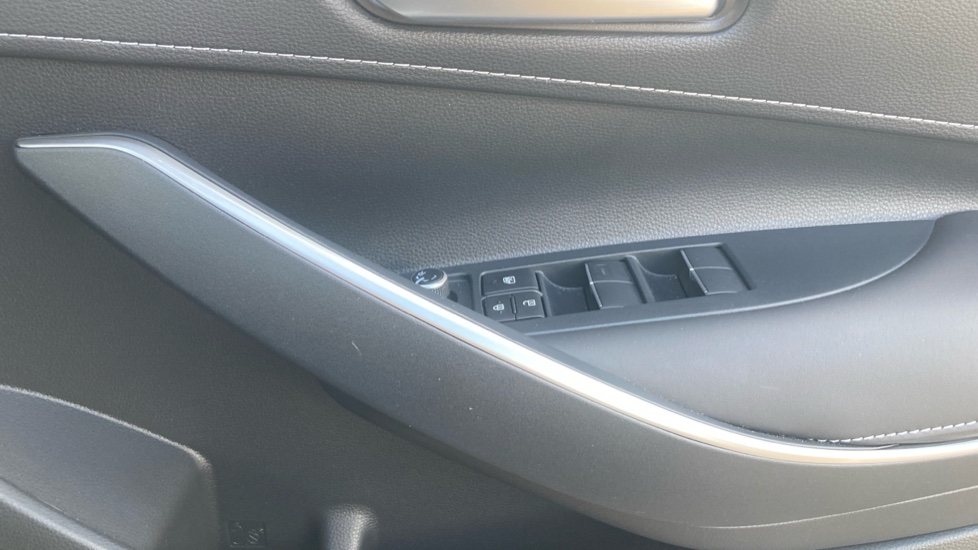 Toyota Corolla 1.8 Hybrid Design 5dr CVT Hybrid Estate - Image 30