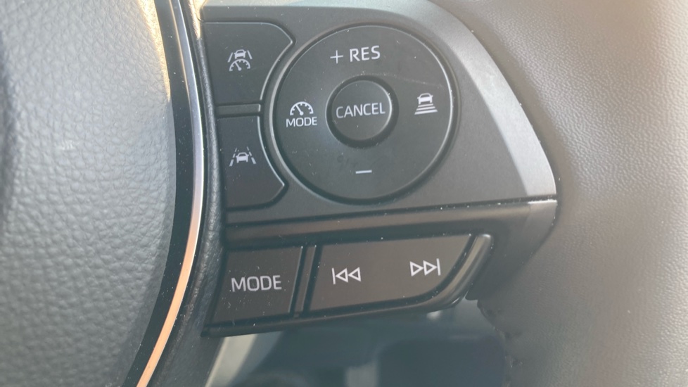 Toyota Corolla 1.8 Hybrid Design 5dr CVT Hybrid Estate - Image 31