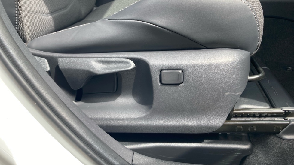 Toyota C-HR+ 165kW Design 77kWh 5dr Auto Electric Hatchback - Image 17
