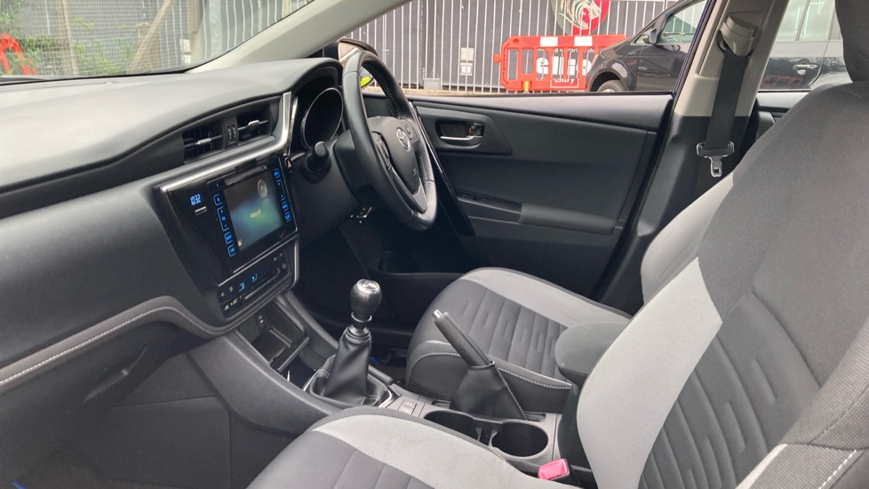Toyota Auris 1.2T Icon 5dr Petrol Hatchback - Image 5