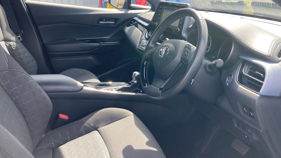 Toyota C-HR 1.8 Hybrid Design 5dr CVT Hybrid Hatchback - Image 12
