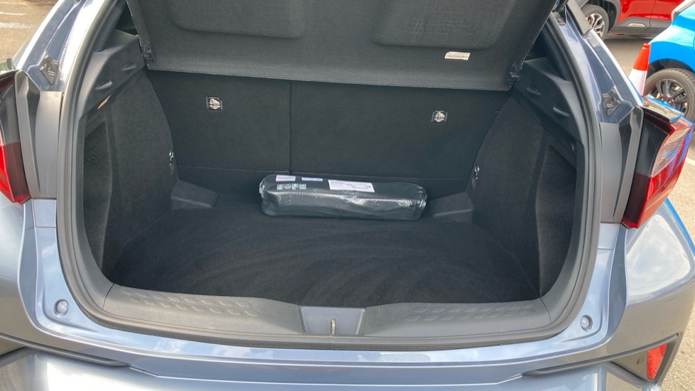 Toyota C-HR 1.8 Hybrid Design 5dr CVT Hybrid Hatchback - Image 13