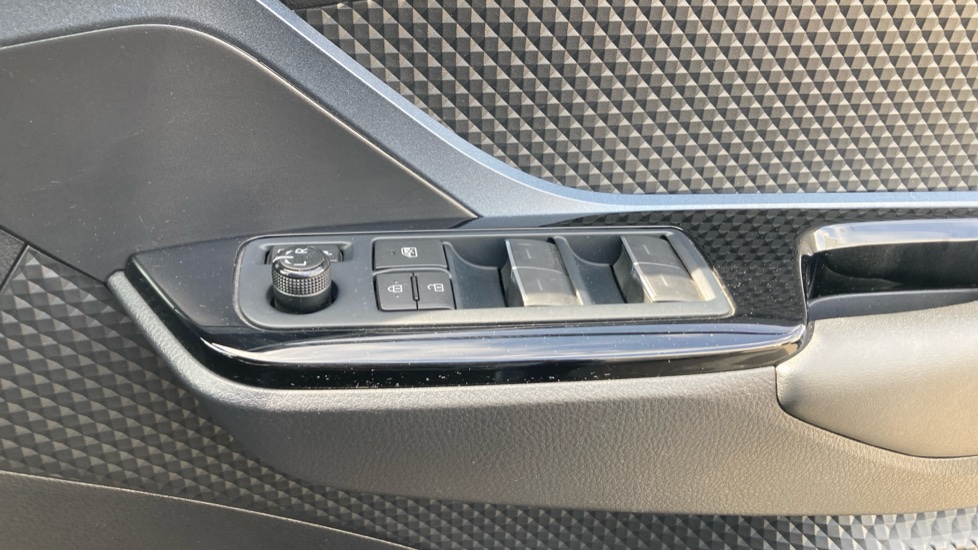 Toyota C-HR 1.8 Hybrid Design 5dr CVT Hybrid Hatchback - Image 20