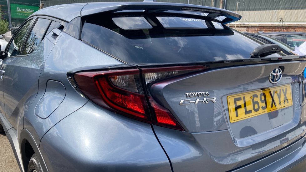 Toyota C-HR 1.8 Hybrid Design 5dr CVT Hybrid Hatchback - Image 21