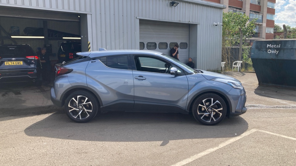 Toyota C-HR 1.8 Hybrid Design 5dr CVT Hybrid Hatchback - Image 23