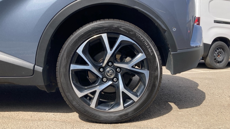 Toyota C-HR 1.8 Hybrid Design 5dr CVT Hybrid Hatchback - Image 25