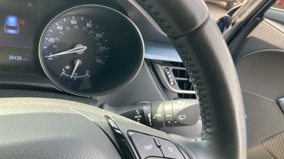Toyota C-HR 1.8 Hybrid Design 5dr CVT Hybrid Hatchback - Image 31
