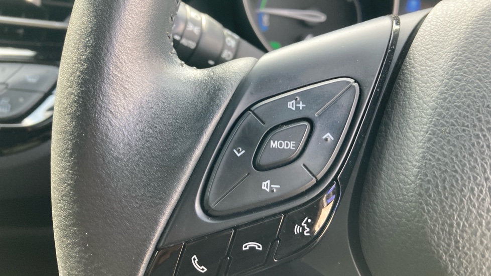 Toyota C-HR 1.8 Hybrid Design 5dr CVT Hybrid Hatchback - Image 36