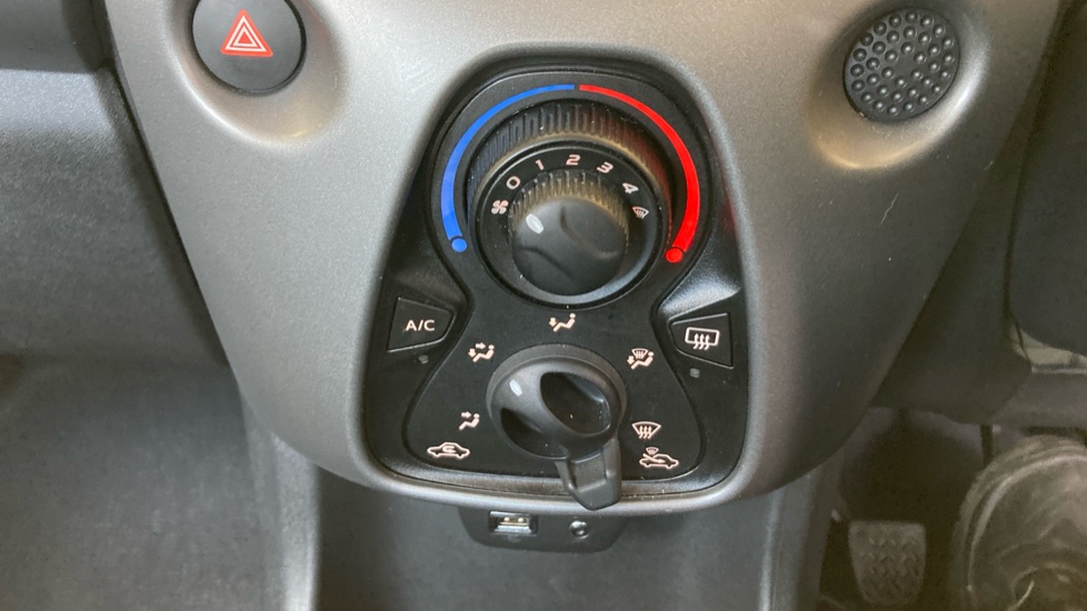 Toyota Aygo 1.0 VVT-i X-Play TSS 5dr Petrol Hatchback - Image 34