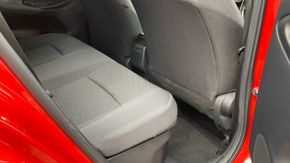 Toyota Yaris Cross 1.5 Hybrid Design 5dr CVT Hybrid Estate - Image 12