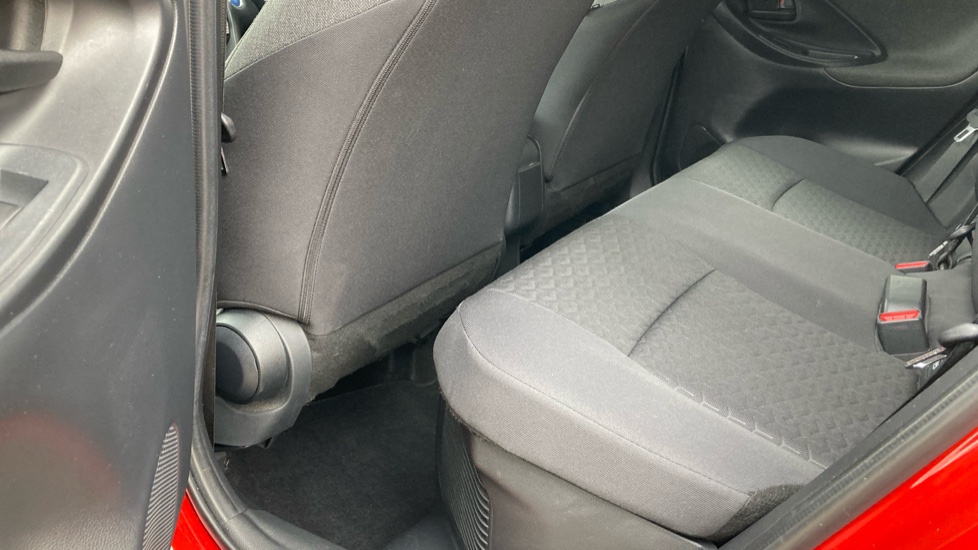 Toyota Yaris Cross 1.5 Hybrid Design 5dr CVT Hybrid Estate - Image 13
