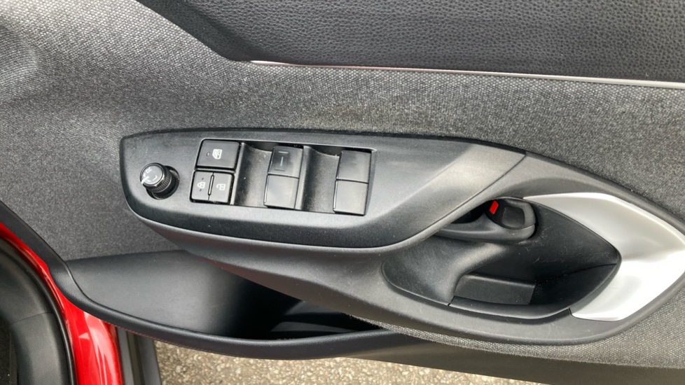 Toyota Yaris Cross 1.5 Hybrid Design 5dr CVT Hybrid Estate - Image 32