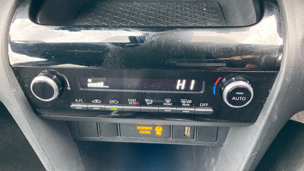 Toyota Yaris Cross 1.5 Hybrid Design 5dr CVT Hybrid Estate - Image 40