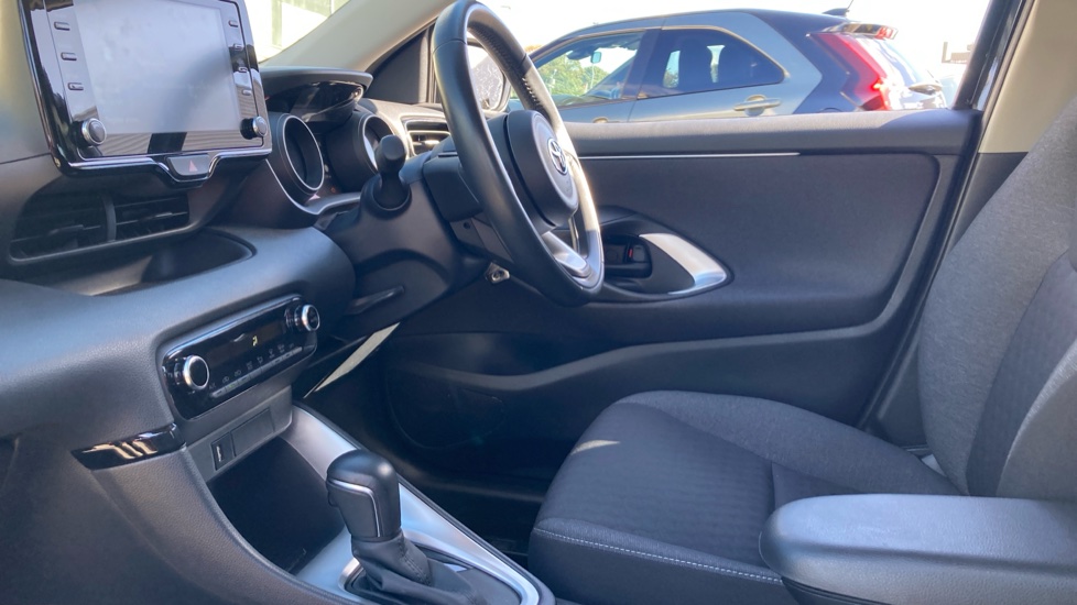 Toyota Yaris 1.5 Hybrid Design 5dr CVT Hybrid Hatchback - Image 5