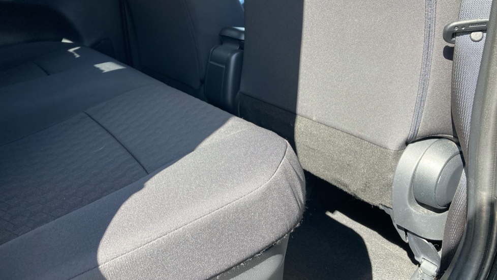 Toyota Yaris 1.5 Hybrid Design 5dr CVT Hybrid Hatchback - Image 8
