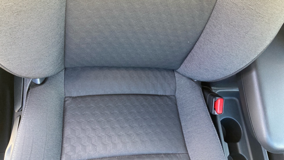 Toyota Yaris 1.5 Hybrid Design 5dr CVT Hybrid Hatchback - Image 14