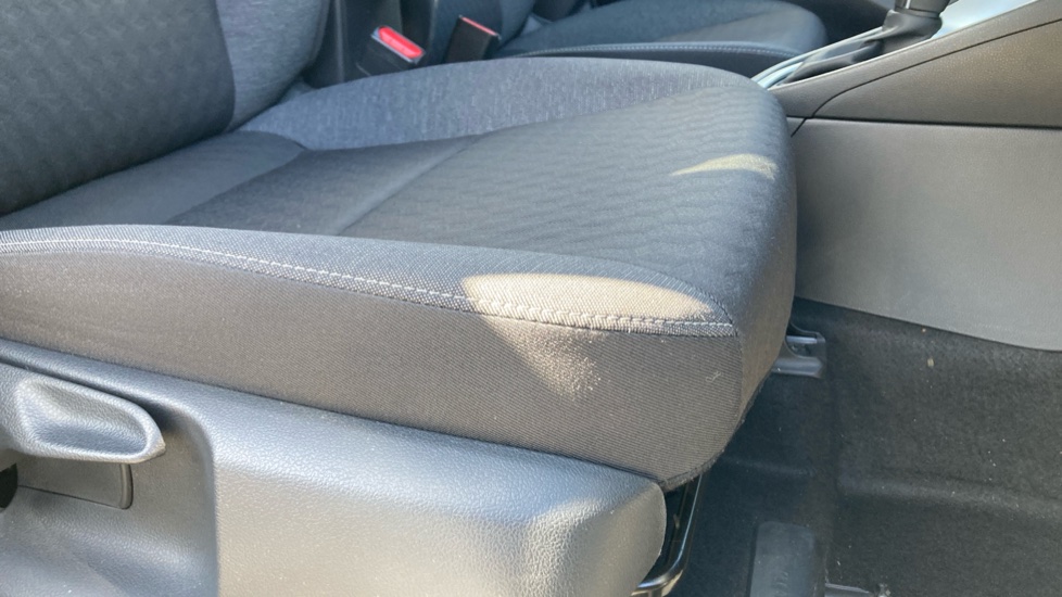 Toyota Yaris 1.5 Hybrid Design 5dr CVT Hybrid Hatchback - Image 17