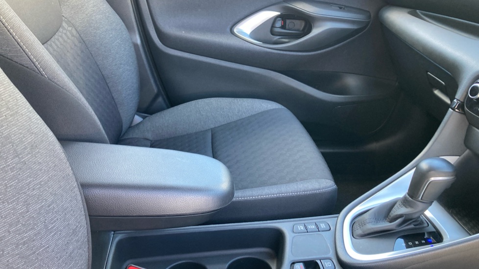 Toyota Yaris 1.5 Hybrid Design 5dr CVT Hybrid Hatchback - Image 18
