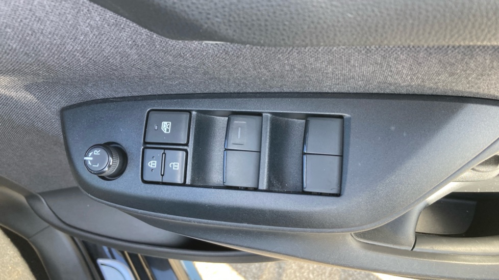Toyota Yaris 1.5 Hybrid Design 5dr CVT Hybrid Hatchback - Image 32