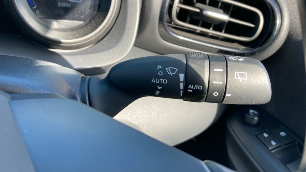 Toyota Yaris 1.5 Hybrid Design 5dr CVT Hybrid Hatchback - Image 33