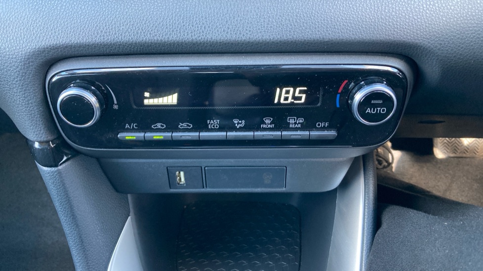 Toyota Yaris 1.5 Hybrid Design 5dr CVT Hybrid Hatchback - Image 34