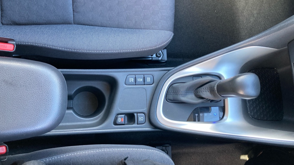 Toyota Yaris 1.5 Hybrid Design 5dr CVT Hybrid Hatchback - Image 37