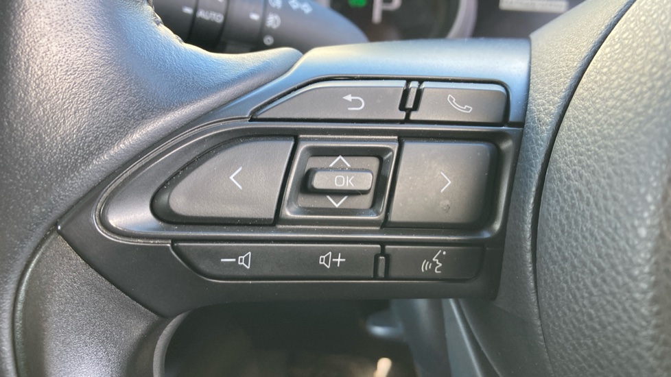 Toyota Yaris 1.5 Hybrid Design 5dr CVT Hybrid Hatchback - Image 38