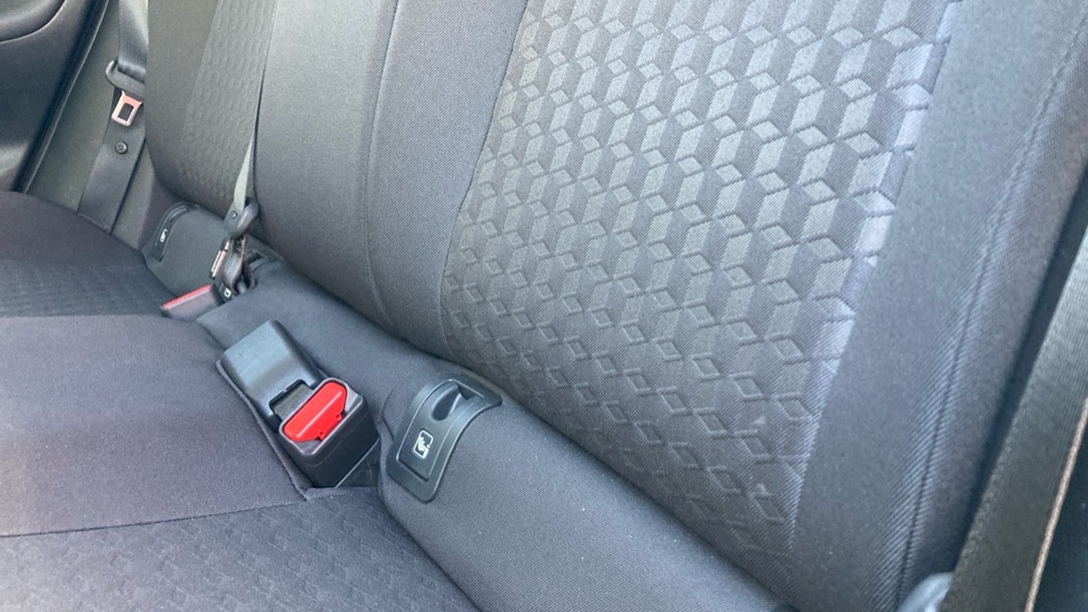 Toyota Yaris 1.5 Hybrid Design 5dr CVT Hybrid Hatchback - Image 39