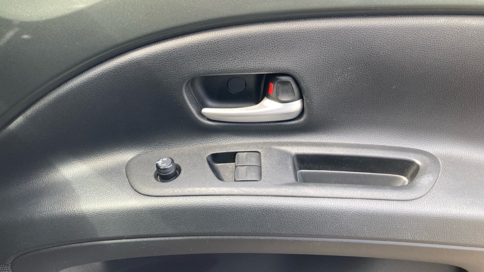 Toyota Aygo X 1.0 VVT-i Edge 5dr Petrol Hatchback - Image 31