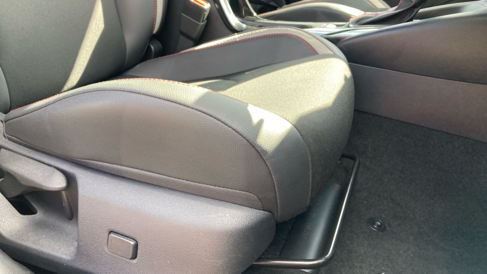 Toyota Corolla 2.0 Hybrid GR Sport 5dr CVT Hybrid Hatchback - Image 17