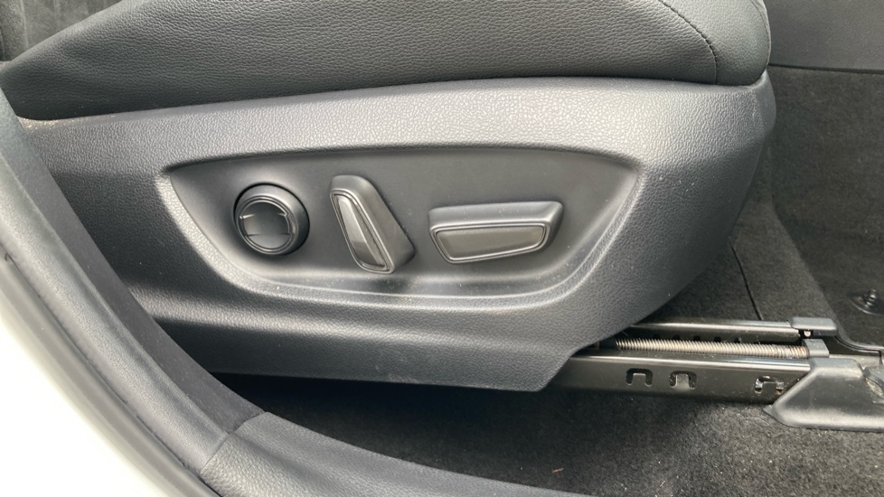 Toyota C-HR 2.0 PHEV GR Sport 5dr CVT Hatchback - Image 17