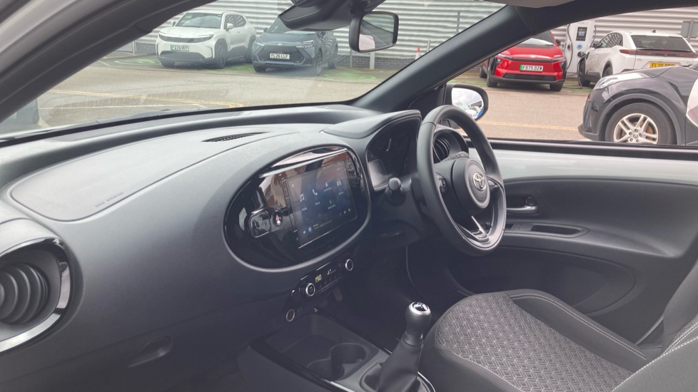 Toyota Aygo X 1.0 VVT-i Edge 5dr Petrol Hatchback - Image 5