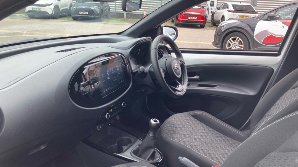Toyota Aygo X 1.0 VVT-i Edge 5dr Petrol Hatchback - Image 12