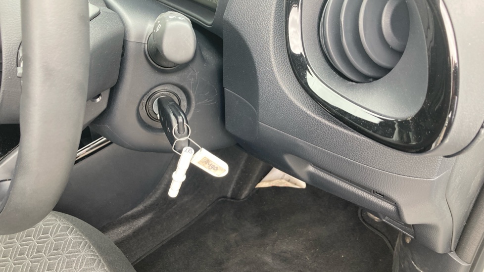 Toyota Aygo X 1.0 VVT-i Edge 5dr Petrol Hatchback - Image 16